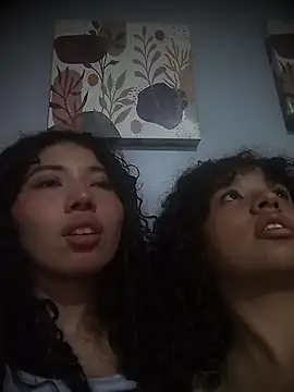 Chloe and Violeta online show from May 9, 2026, 3:43 am