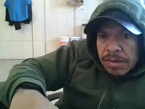 Snapshot of Oskr2024XXX chatting on February 2, 2025, 3:28 pm Oskr2024XXX online show from February 2, 2025, 3:28 pm