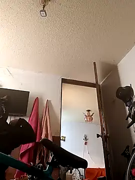 Snapshot of Oskr2024XXX chatting on March 12, 2025, 2:12 pm Oskr2024XXX online show from March 12, 2025, 2:12 pm