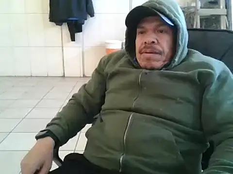 Snapshot of Oskr2024XXX chatting on February 8, 2025, 6:33 pm Oskr2024XXX online show from February 8, 2025, 6:33 pm