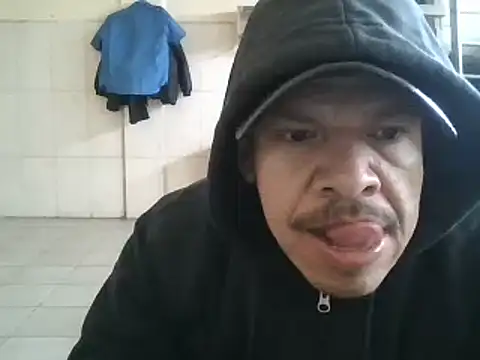 Snapshot of Oskr2024XXX chatting on February 18, 2025, 3:20 pm Oskr2024XXX online show from February 18, 2025, 3:20 pm