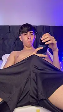 Snapshot of michaell_twinkk chatting on May 8, 2026, 7:06 pm michaell twinkk online show from May 8, 2026, 7:06 pm