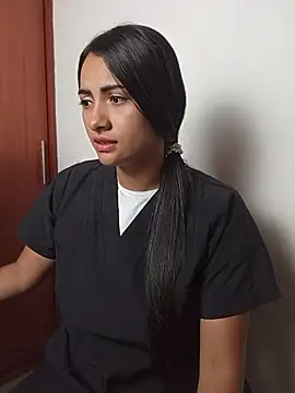DaniellaGiraldo online show from May 13, 2026, 2:02 pm