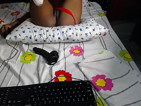 Molly1333 online show from April 15, 2026, 8:09 pm