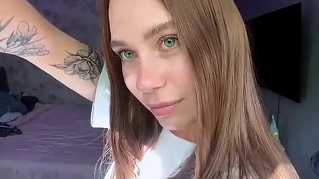 FlufyRabbit online show from April 14, 2026, 9:58 am