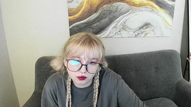 Snapshot of Helen_Carson chatting on June 23, 2026, 4:10 am Helen Carson online show from June 23, 2026, 4:10 am