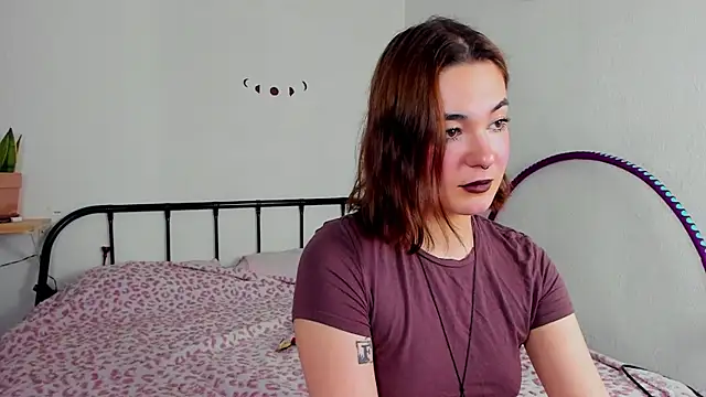 LiyaFly online show from June 8, 2026, 2:50 pm