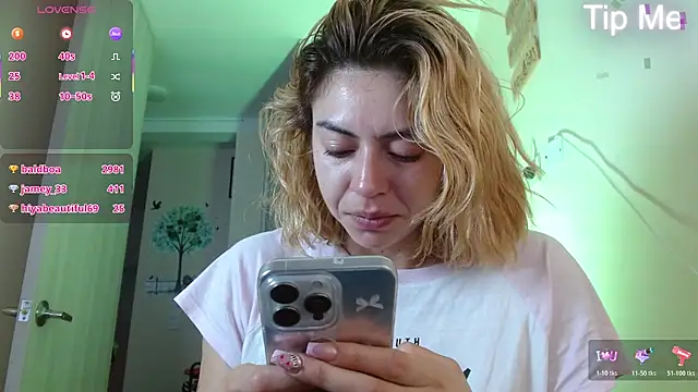 Snapshot of aprildumont chatting on July 3, 2026, 11:06 am aprildumont online show from July 3, 2026, 11:06 am