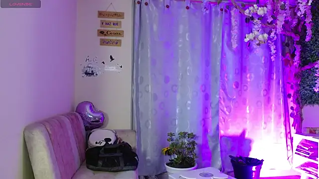 aprildumont online show from May 5, 2026, 9:34 am