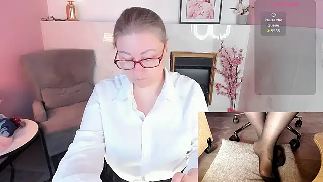 Snapshot of Alexandra_Kind chatting on July 17, 2026, 8:50 pm Alexandra Kind online show from July 17, 2026, 8:50 pm