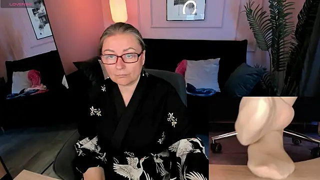 Snapshot of Alexandra_Kind chatting on June 3, 2026, 8:57 pm Alexandra Kind online show from June 3, 2026, 8:57 pm