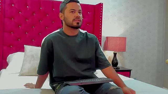 PaoloWalker online show from April 18, 2026, 3:09 am