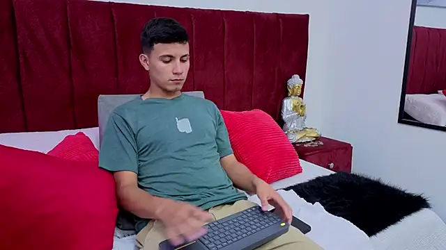 Snapshot of _Liams chatting on April 15, 2026, 5:02 am Liams online show from April 15, 2026, 5:02 am