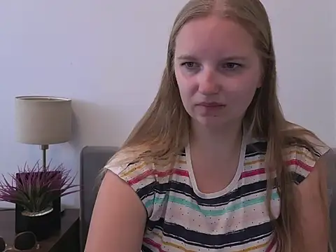Snapshot of RoseTeacherX chatting on July 9, 2026, 7:31 am RoseTeacherX online show from July 9, 2026, 7:31 am