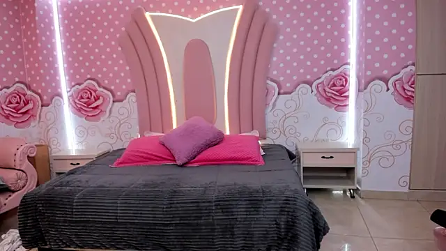 Skinny Pretty 01 online show from April 18, 2026, 12:40 pm