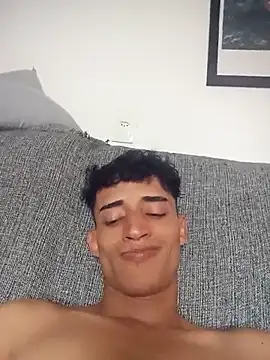 LatinBoy10 online show from April 14, 2026, 8:25 pm