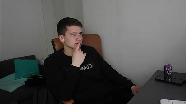 Zack Gillian online show from May 3, 2026, 7:28 pm