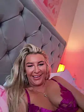 Snapshot of Naughtyhousewife_x chatting on May 13, 2026, 5:42 pm Naughtyhousewife x online show from May 13, 2026, 5:42 pm
