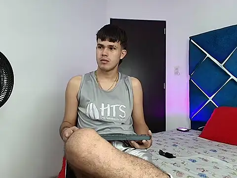 Snapshot of EdwinBoys chatting on May 11, 2026, 12:50 pm EdwinBoys online show from May 11, 2026, 12:50 pm