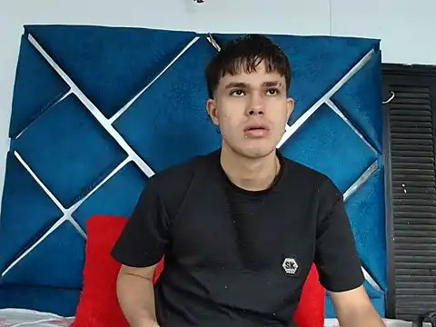 Snapshot of EdwinBoys chatting on May 5, 2026, 1:14 pm EdwinBoys online show from May 5, 2026, 1:14 pm