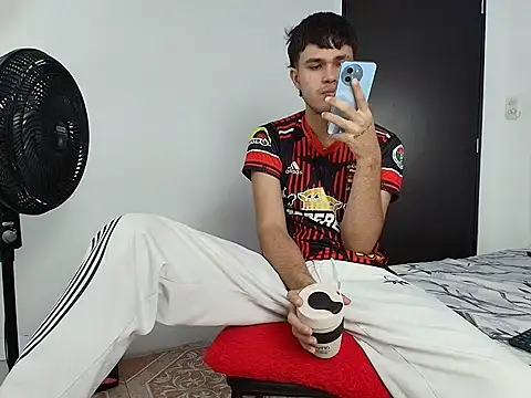 Snapshot of EdwinBoys chatting on May 12, 2026, 1:06 pm EdwinBoys online show from May 12, 2026, 1:06 pm