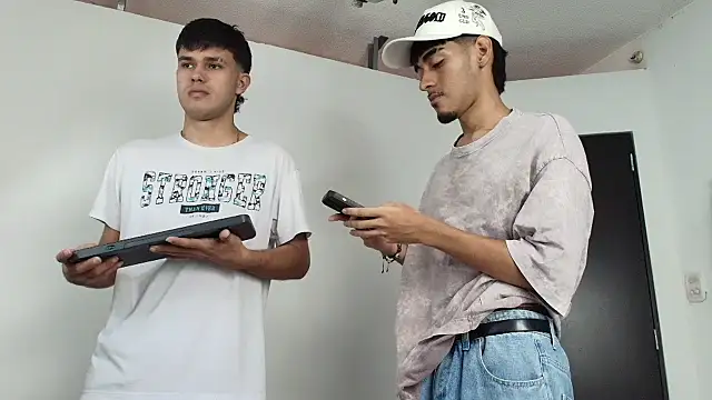 Snapshot of EdwinBoys chatting on May 20, 2026, 1:30 pm EdwinBoys online show from May 20, 2026, 1:30 pm