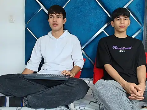Snapshot of EdwinBoys chatting on April 30, 2026, 1:18 pm EdwinBoys online show from April 30, 2026, 1:18 pm