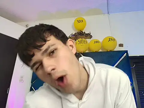 Snapshot of EdwinBoys chatting on April 27, 2026, 1:09 pm EdwinBoys online show from April 27, 2026, 1:09 pm