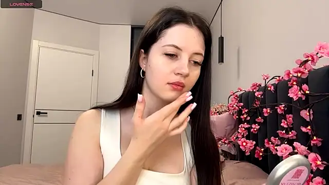 Rose Retslav online show from April 20, 2026, 7:11 am