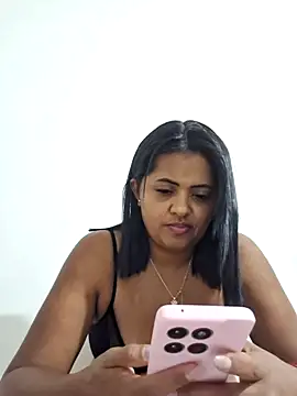 Snapshot of Ayla_Phone chatting on April 23, 2026, 8:43 pm Ayla Phone online show from April 23, 2026, 8:43 pm
