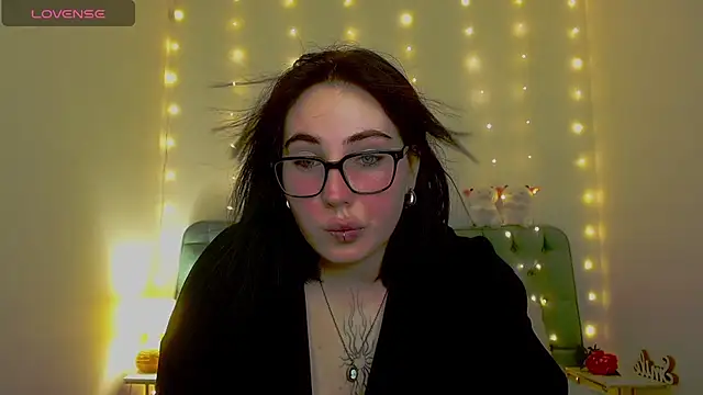 Shiraazsh  online show from May 5, 2026, 8:45 pm
