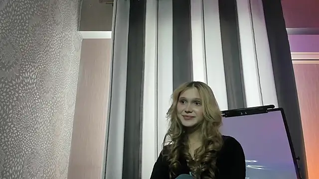 AdelineCrash online show from April 18, 2026, 5:21 am