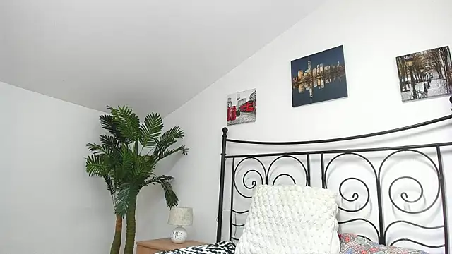 natashhablaze online show from May 5, 2026, 4:37 am