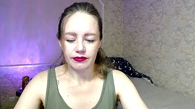 Snapshot of Fern_Lust chatting on July 3, 2026, 1:50 pm Fern Lust online show from July 3, 2026, 1:50 pm