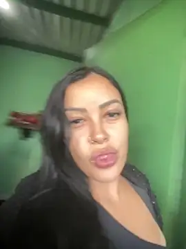 novinhahot18 online show from April 15, 2026, 4:00 pm