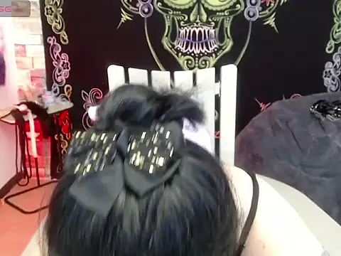 tokiiooX online show from April 18, 2026, 1:41 am