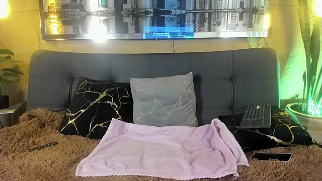 Luna  Cortez online show from May 29, 2026, 4:07 am