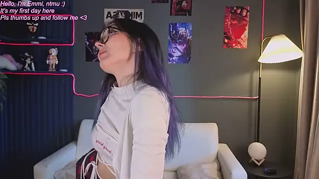 Emmi Bennett online show from April 17, 2026, 2:53 pm