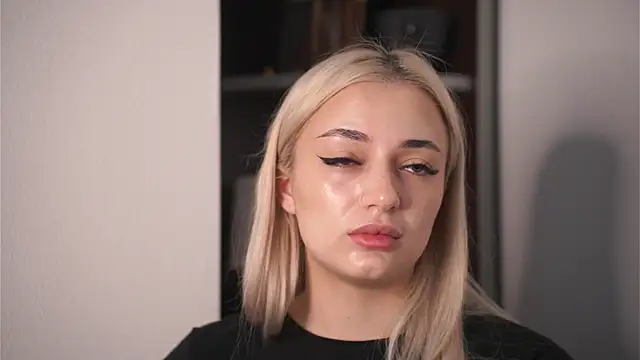 GeraldineFeary online show from April 17, 2026, 1:47 pm