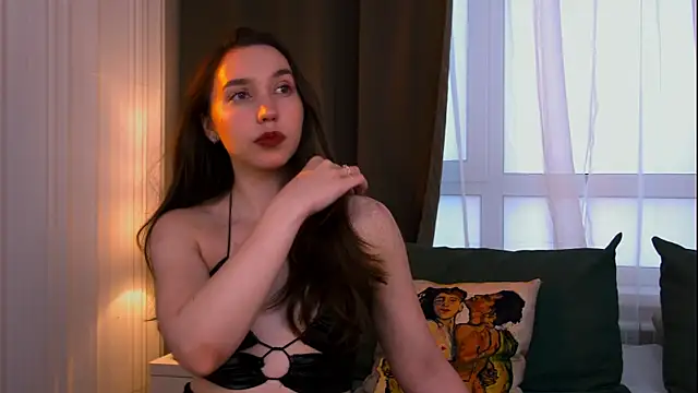 Suzaneey online show from July 5, 2026, 4:19 am