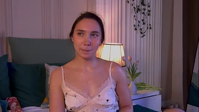 Suzaneey online show from June 14, 2026, 2:24 am