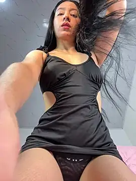 Lila-pinkky online show from June 12, 2026, 12:25 pm