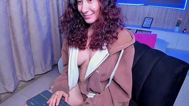 Naughty Kat  online show from June 5, 2026, 6:52 am