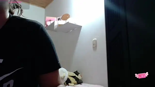 Snapshot of M1la_18 chatting on May 25, 2026, 11:14 pm M1la 18 online show from May 25, 2026, 11:14 pm
