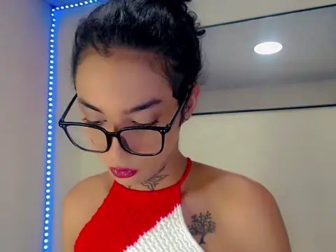 Snapshot of Darianna_A chatting on May 16, 2026, 8:41 pm Darianna A online show from May 16, 2026, 8:41 pm