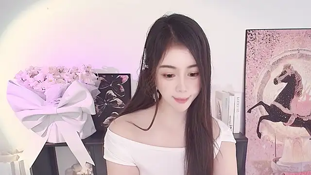 Moon-66 online show from May 6, 2026, 2:26 am
