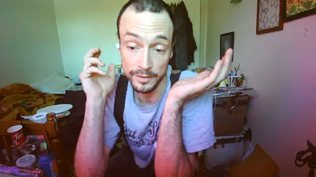 Snapshot of JohnnyMoves chatting on July 7, 2026, 10:35 pm JohnnyMoves online show from July 7, 2026, 10:35 pm