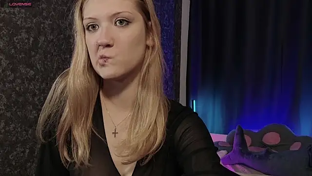 Lina Wi online show from May 26, 2026, 8:18 pm