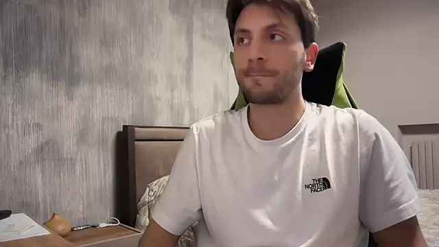 italianass94 online show from April 17, 2026, 1:47 pm