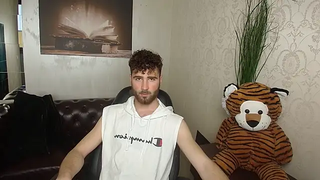 KyloEast online show from April 24, 2026, 4:36 am